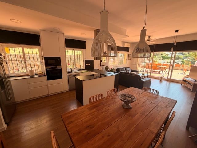 4 quarto Moradia em Banda para venda em Sitges com piscina - 875 000 € (Ref: 9806355)