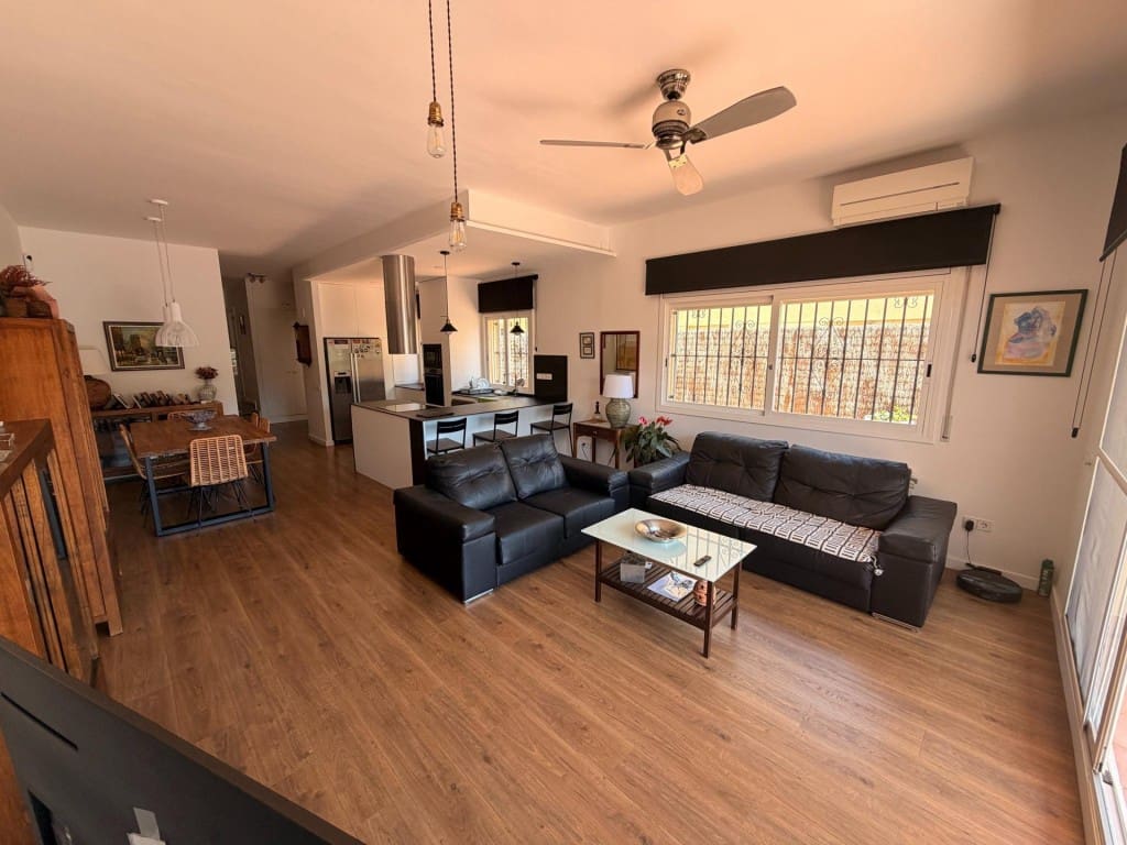 4 quarto Moradia em Banda para venda em Sitges com piscina - 875 000 € (Ref: 9806355)