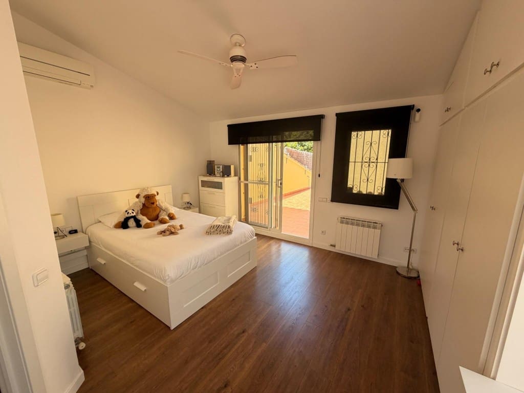 4 quarto Moradia em Banda para venda em Sitges com piscina - 875 000 € (Ref: 9806355)