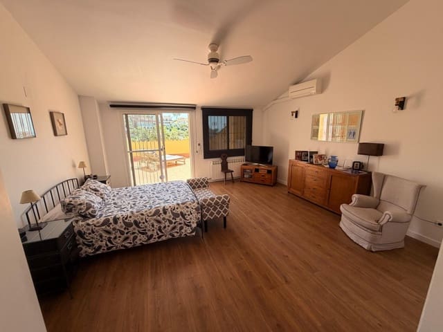 4 quarto Moradia em Banda para venda em Sitges com piscina - 875 000 € (Ref: 9806355)