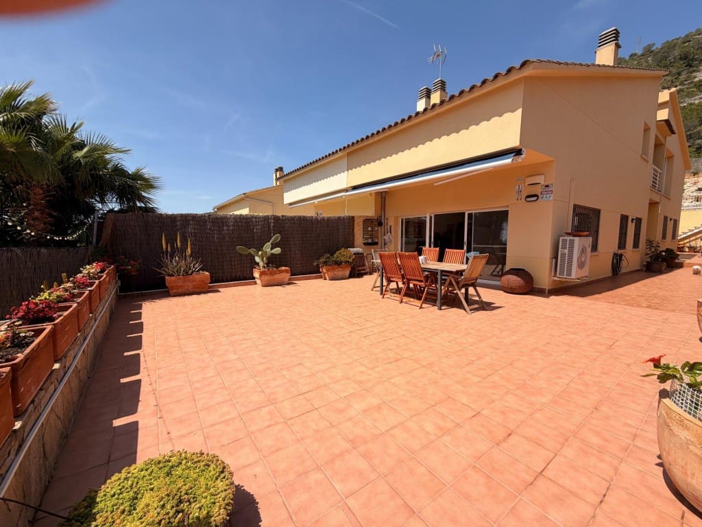 4 quarto Moradia em Banda para venda em Sitges com piscina - 875 000 € (Ref: 9806355)