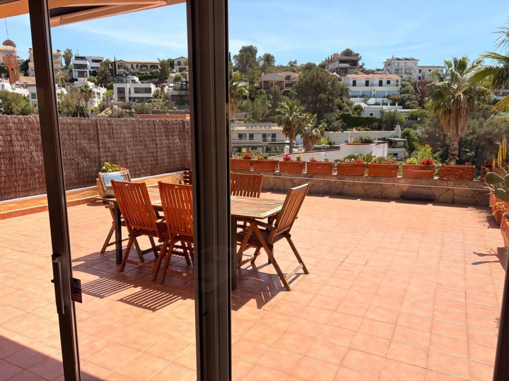 4 quarto Moradia em Banda para venda em Sitges com piscina - 875 000 € (Ref: 9806355)