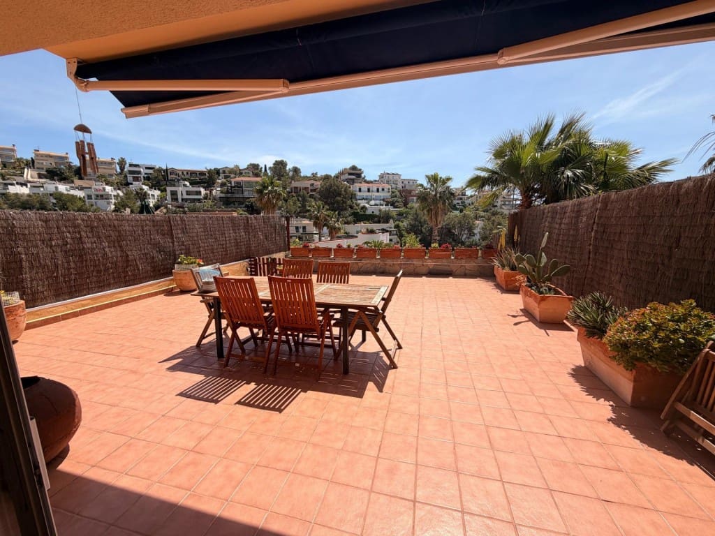 4 quarto Moradia em Banda para venda em Sitges com piscina - 875 000 € (Ref: 9806355)