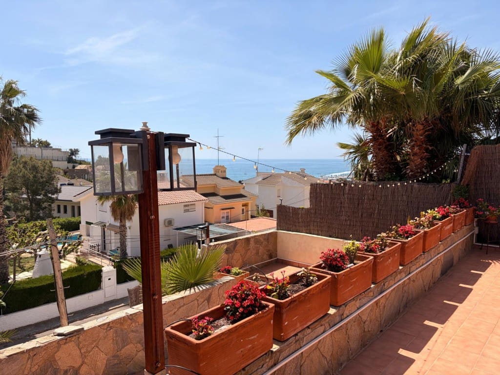 4 quarto Moradia em Banda para venda em Sitges com piscina - 875 000 € (Ref: 9806355)