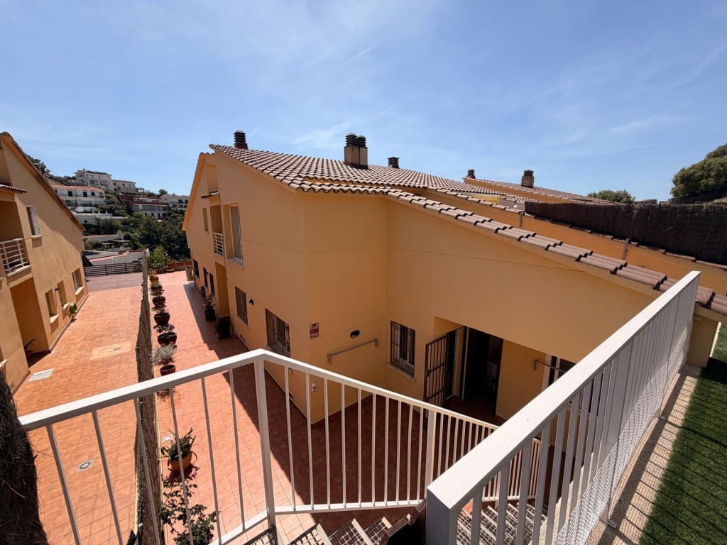 4 quarto Moradia em Banda para venda em Sitges com piscina - 875 000 € (Ref: 9806355)