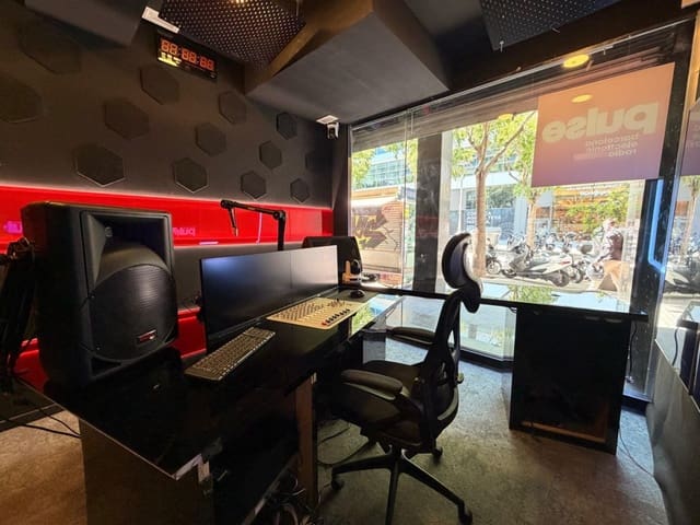 Commercieel te koop in L'Antiga Esquerra de L'Eixample, Barcelona stad - € 48.000 (Ref: 9806361)