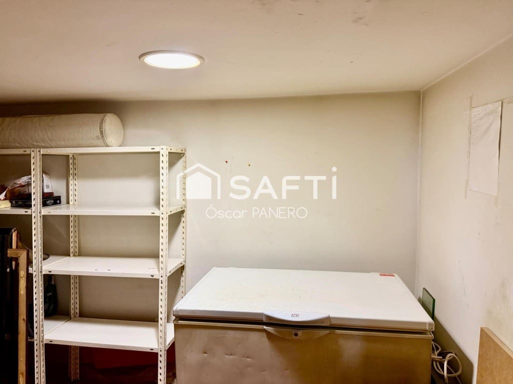 Kommersiell till salu i Valverde de la Virgen - 257 000 € (Ref: 9811468)