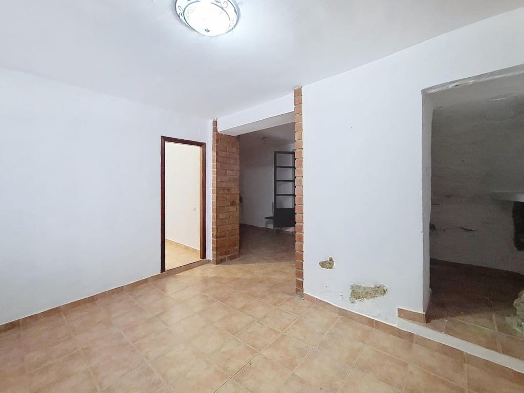 4 slaapkamer Rijtjeshuis te koop in Castello de Rugat - € 59.000 (Ref: 9815774)