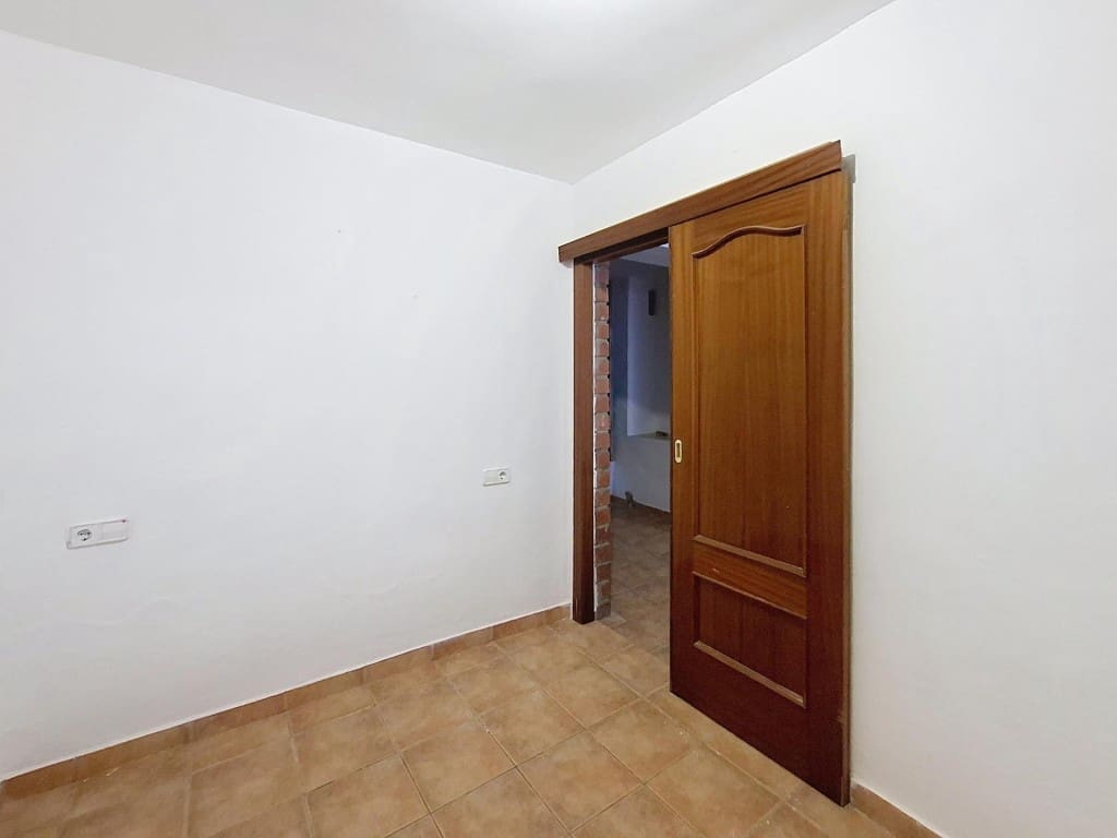 4 slaapkamer Rijtjeshuis te koop in Castello de Rugat - € 59.000 (Ref: 9815774)