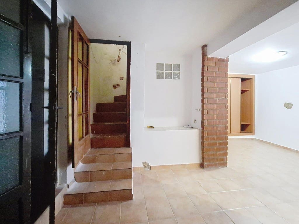 4 slaapkamer Rijtjeshuis te koop in Castello de Rugat - € 59.000 (Ref: 9815774)