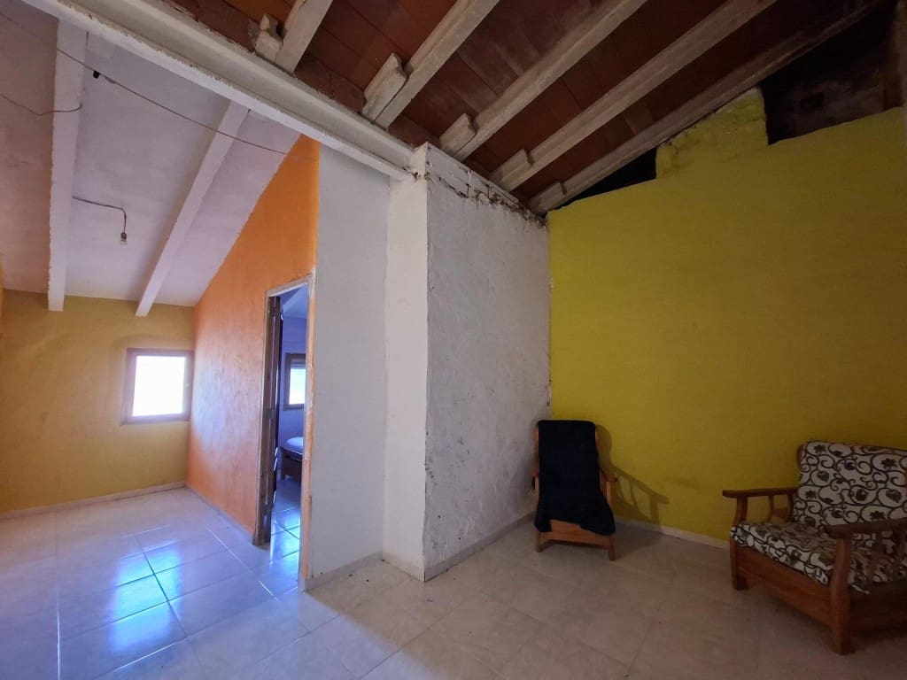 4 slaapkamer Rijtjeshuis te koop in Castello de Rugat - € 59.000 (Ref: 9815774)