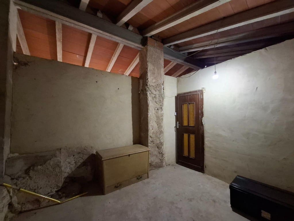 4 slaapkamer Rijtjeshuis te koop in Castello de Rugat - € 59.000 (Ref: 9815774)