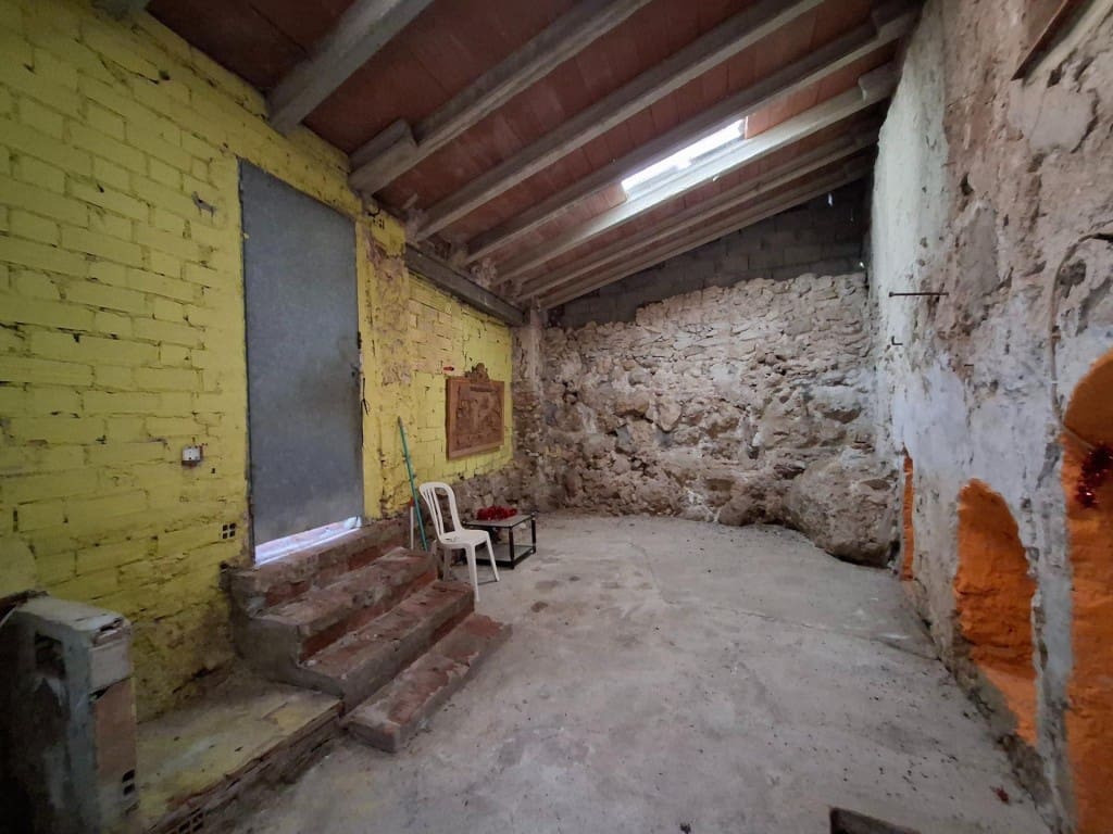 4 slaapkamer Rijtjeshuis te koop in Castello de Rugat - € 59.000 (Ref: 9815774)