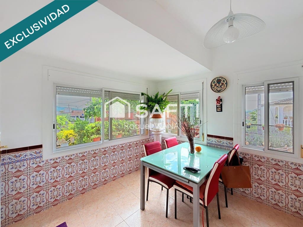 3 bedroom Villa for sale in Esparreguera - € 215,000 (Ref: 9815776)