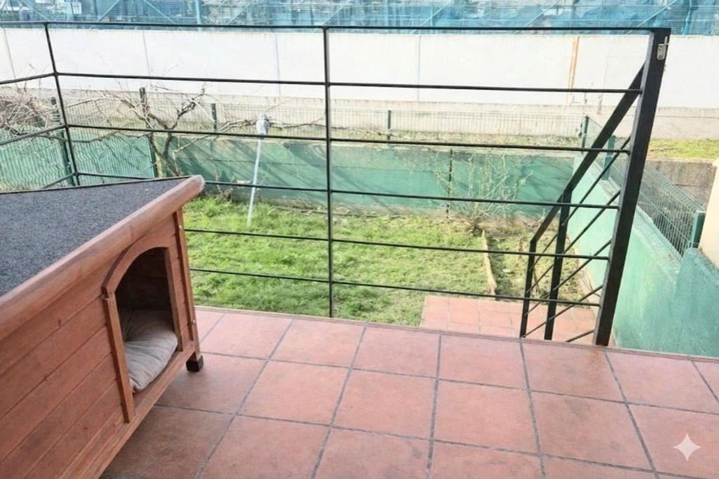3 bedroom Terraced Villa for sale in San Andres del Rabanedo with garage - € 325,000 (Ref: 9815778)