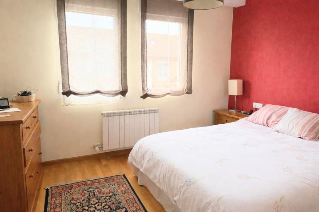 3 bedroom Terraced Villa for sale in San Andres del Rabanedo with garage - € 325,000 (Ref: 9815778)