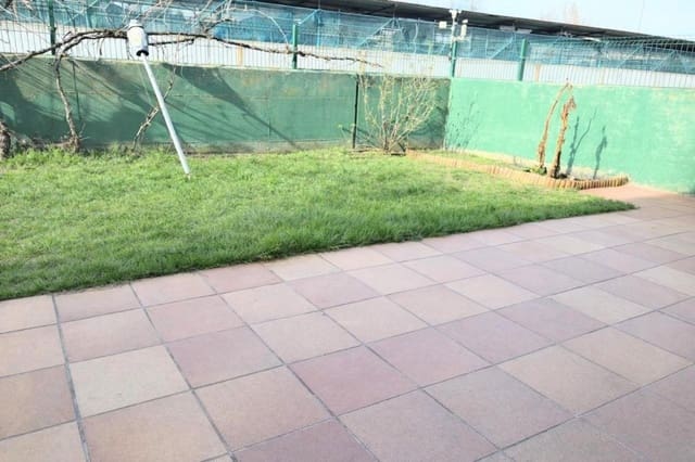 3 bedroom Terraced Villa for sale in San Andrés del Rabanedo with garage - € 325,000 (Ref: 9815778)