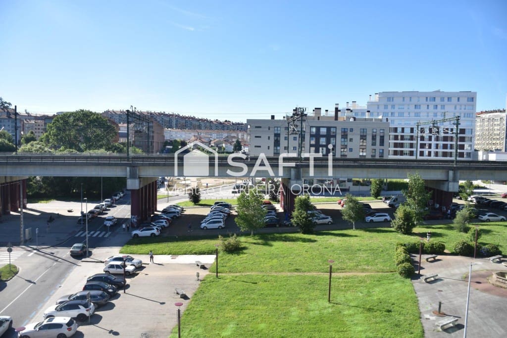 4 quarto Apartamento para arrendar em Santiago de Compostela com garagem - 1 500 € (Ref: 9817950)
