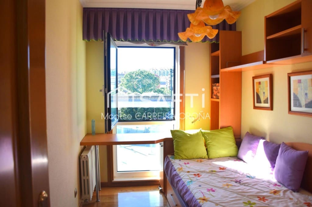 4 quarto Apartamento para arrendar em Santiago de Compostela com garagem - 1 500 € (Ref: 9817950)