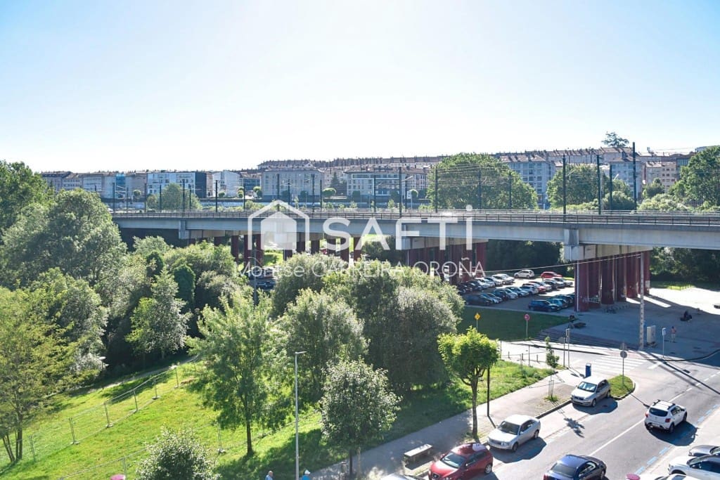 4 quarto Apartamento para arrendar em Santiago de Compostela com garagem - 1 500 € (Ref: 9817950)