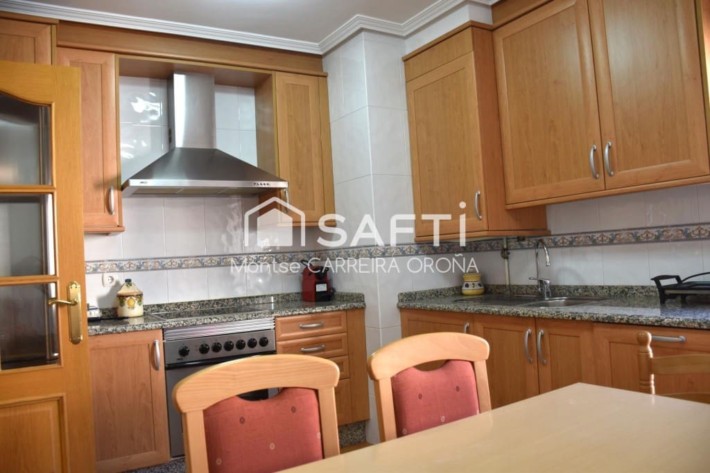 4 quarto Apartamento para arrendar em Santiago de Compostela com garagem - 1 500 € (Ref: 9817950)