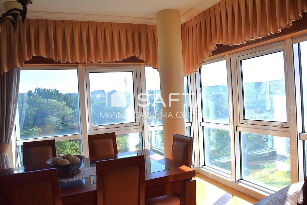 4 quarto Apartamento para arrendar em Santiago de Compostela com garagem - 1 500 € (Ref: 9817950)