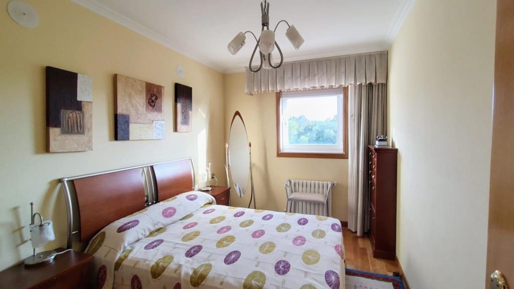 4 quarto Apartamento para arrendar em Santiago de Compostela com garagem - 1 500 € (Ref: 9817950)