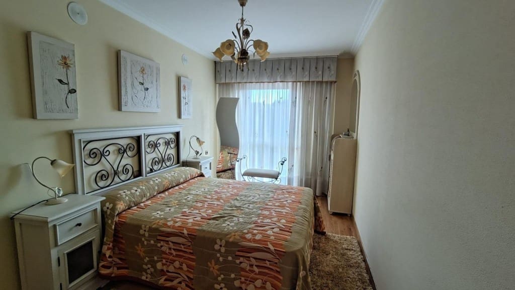 4 quarto Apartamento para arrendar em Santiago de Compostela com garagem - 1 500 € (Ref: 9817950)