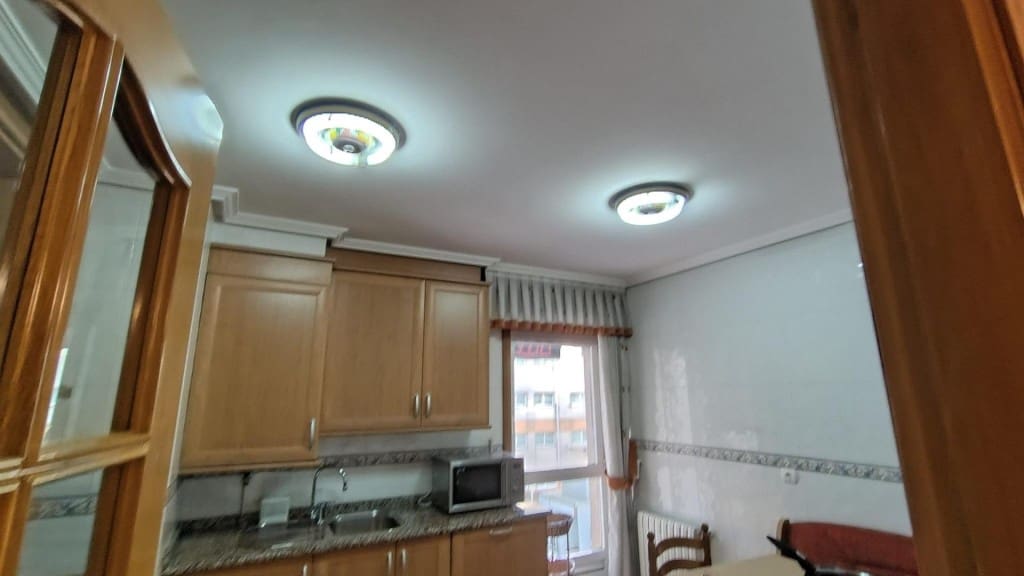 4 quarto Apartamento para arrendar em Santiago de Compostela com garagem - 1 500 € (Ref: 9817950)