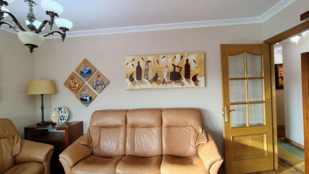 4 quarto Apartamento para arrendar em Santiago de Compostela com garagem - 1 500 € (Ref: 9817950)