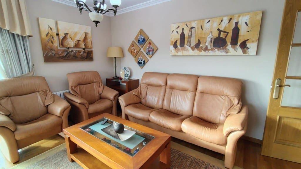 4 quarto Apartamento para arrendar em Santiago de Compostela com garagem - 1 500 € (Ref: 9817950)