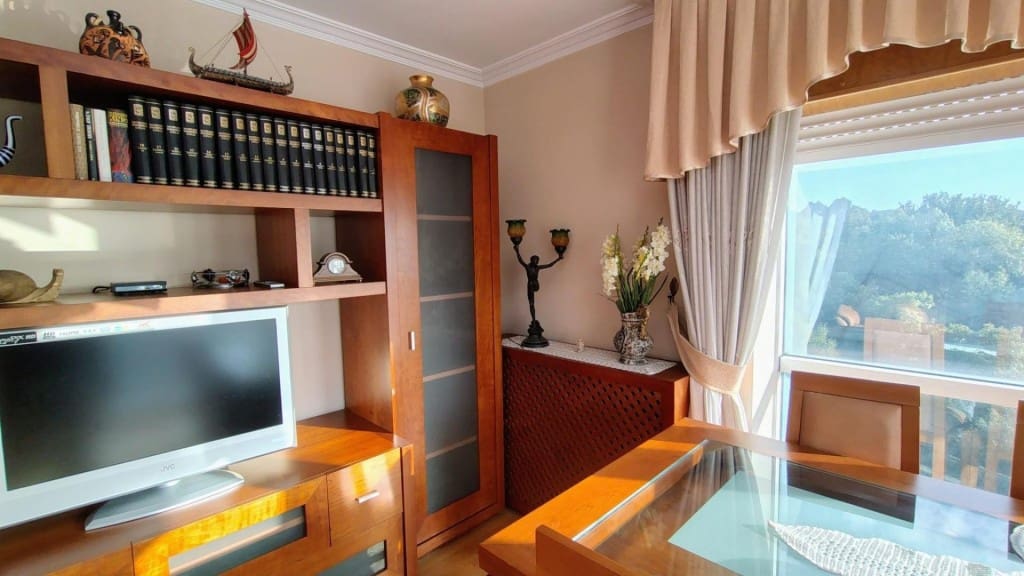 4 quarto Apartamento para arrendar em Santiago de Compostela com garagem - 1 500 € (Ref: 9817950)