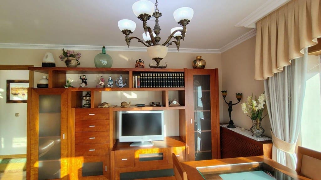 4 quarto Apartamento para arrendar em Santiago de Compostela com garagem - 1 500 € (Ref: 9817950)
