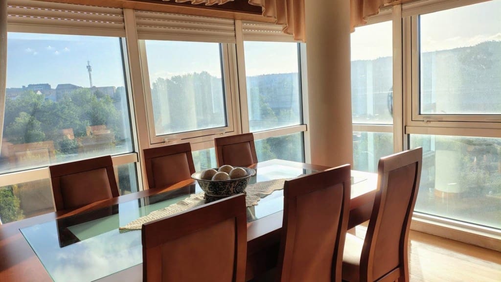4 quarto Apartamento para arrendar em Santiago de Compostela com garagem - 1 500 € (Ref: 9817950)