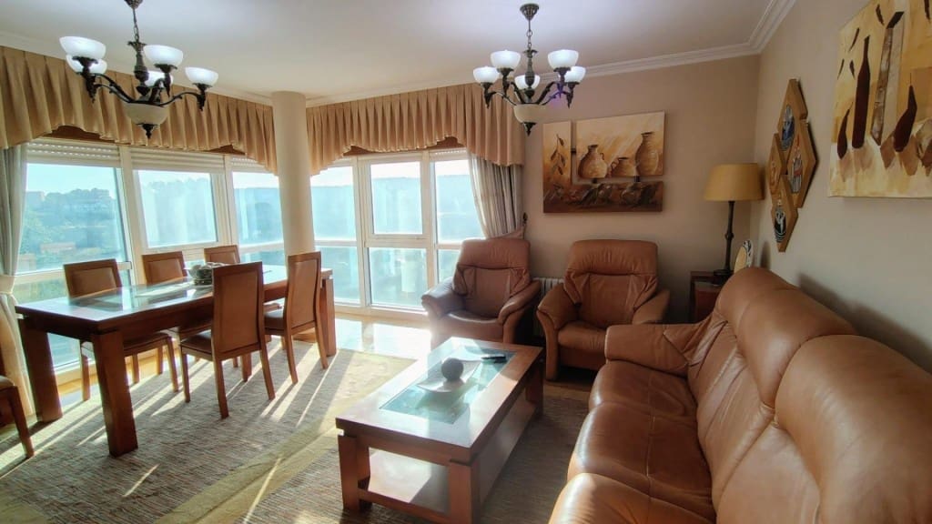 4 quarto Apartamento para arrendar em Santiago de Compostela com garagem - 1 500 € (Ref: 9817950)