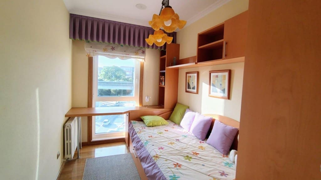 4 quarto Apartamento para arrendar em Santiago de Compostela com garagem - 1 500 € (Ref: 9817950)
