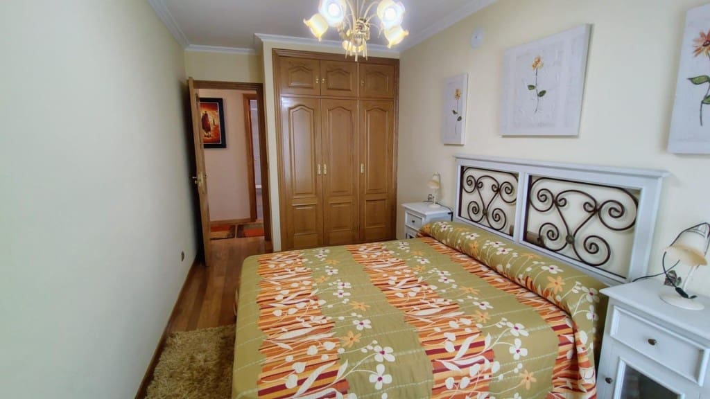 4 quarto Apartamento para arrendar em Santiago de Compostela com garagem - 1 500 € (Ref: 9817950)