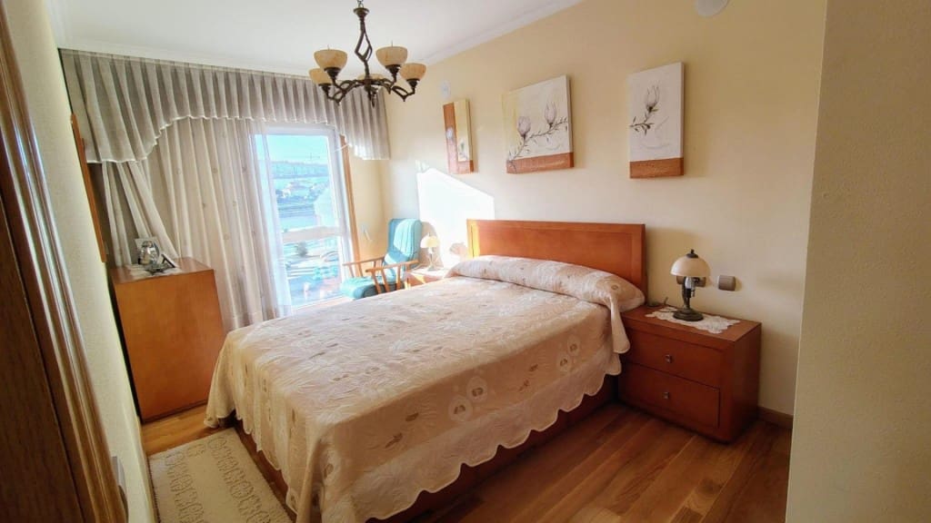 4 quarto Apartamento para arrendar em Santiago de Compostela com garagem - 1 500 € (Ref: 9817950)