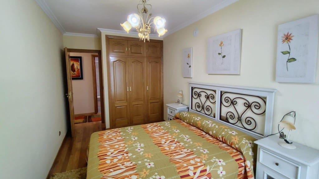 4 quarto Apartamento para arrendar em Santiago de Compostela com garagem - 1 500 € (Ref: 9817950)