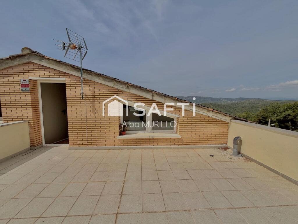 4 bedroom Villa for sale in Olivella with pool - € 750,000 (Ref: 9817953)