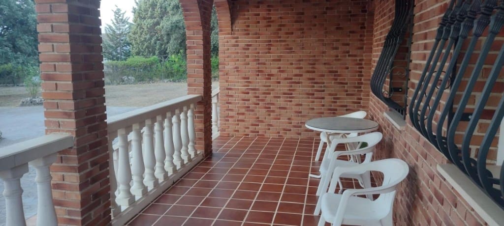 Chalet de 3 habitaciones en Pioz en venta - 328.000 € (Ref: 9817954)