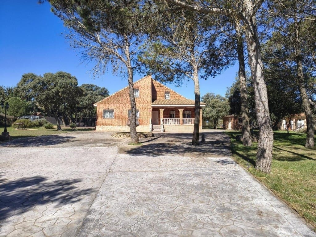Chalet de 3 habitaciones en Pioz en venta - 328.000 € (Ref: 9817954)