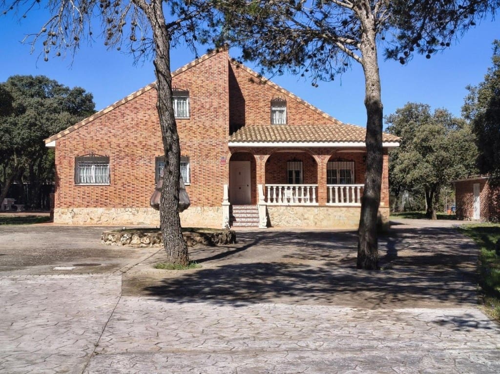 Chalet de 3 habitaciones en Pioz en venta - 328.000 € (Ref: 9817954)