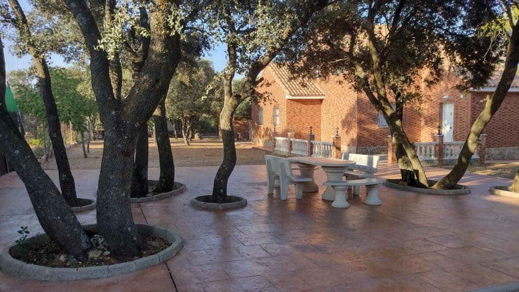 Chalet de 3 habitaciones en Pioz en venta - 328.000 € (Ref: 9817954)