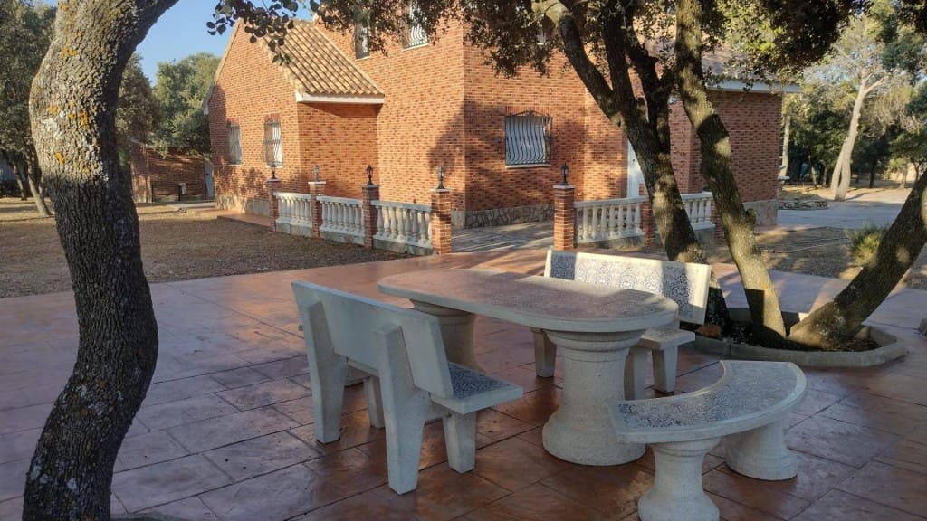Chalet de 3 habitaciones en Pioz en venta - 328.000 € (Ref: 9817954)