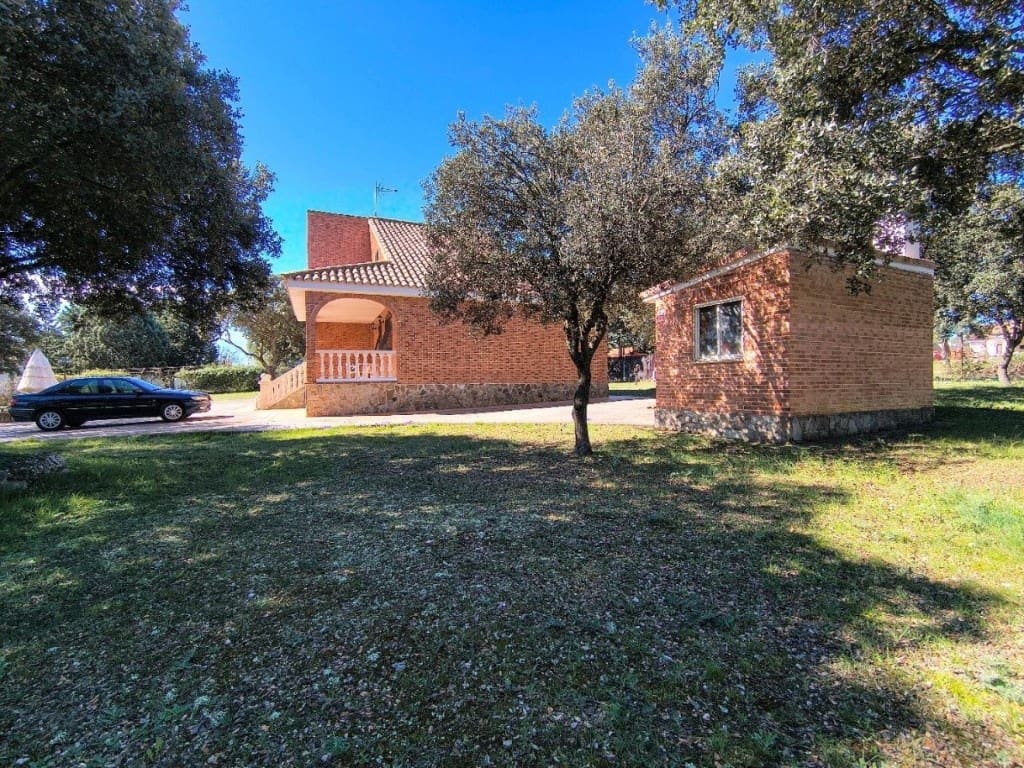Chalet de 3 habitaciones en Pioz en venta - 328.000 € (Ref: 9817954)
