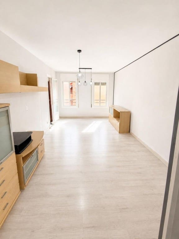 4 slaapkamer Appartement te koop in El Prat de Llobregat - € 260.000 (Ref: 9817957)