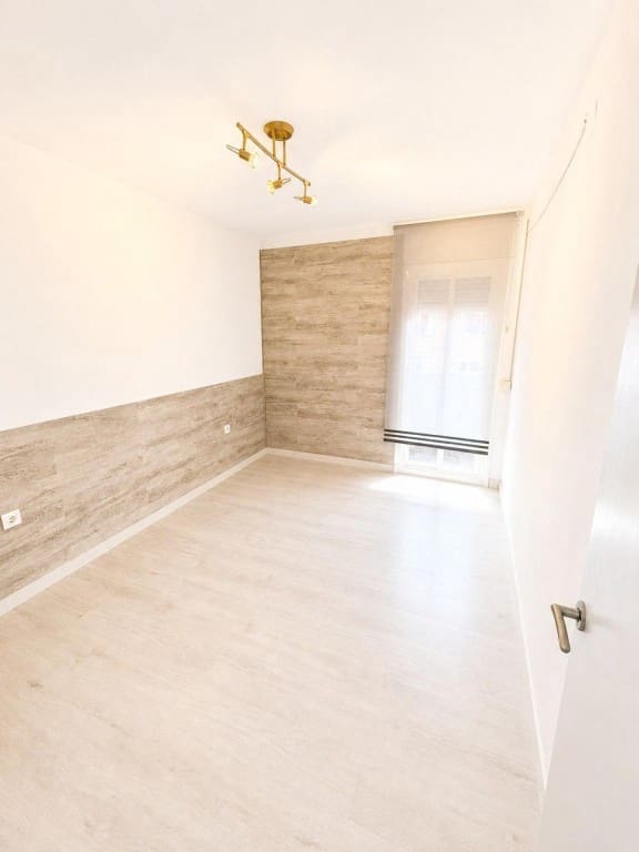 4 slaapkamer Appartement te koop in El Prat de Llobregat - € 260.000 (Ref: 9817957)