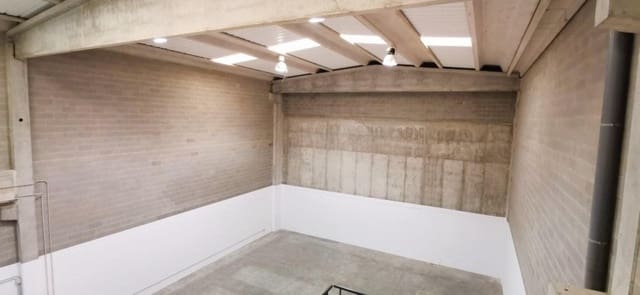 Commercial for sale in Sant Cugat Sesgarrigues - € 370,000 (Ref: 9817962)