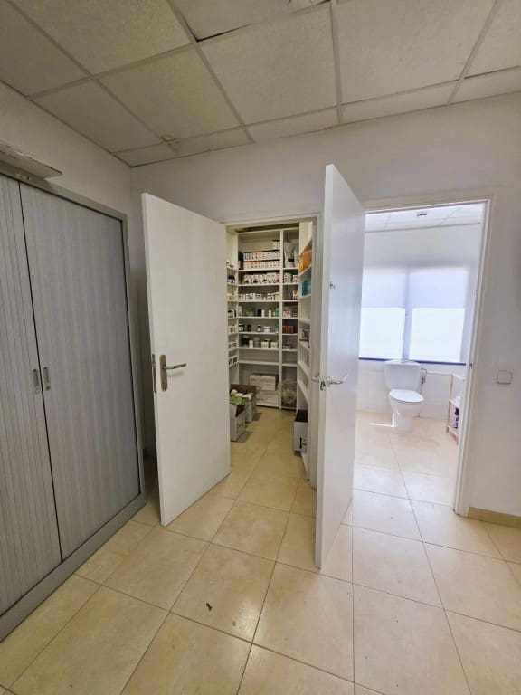 Commercial for sale in Sant Cugat Sesgarrigues - € 370,000 (Ref: 9817962)